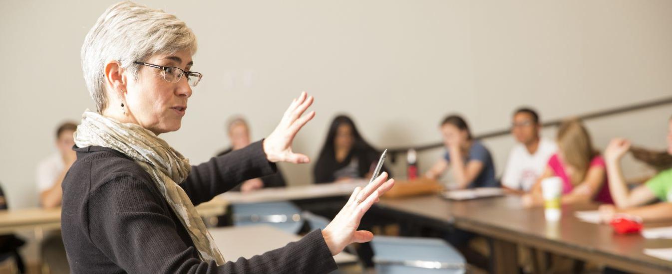Professor Leslie Cameron teaches a class to students majoring in psychololgy.